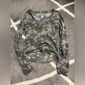 Women’s long sleeve camouflage v-neck shirt